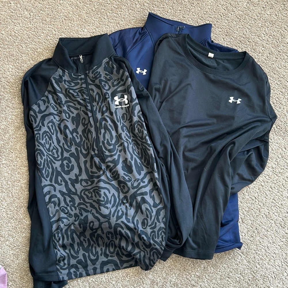 Lot of 3 size L loose underarmour women’s tops